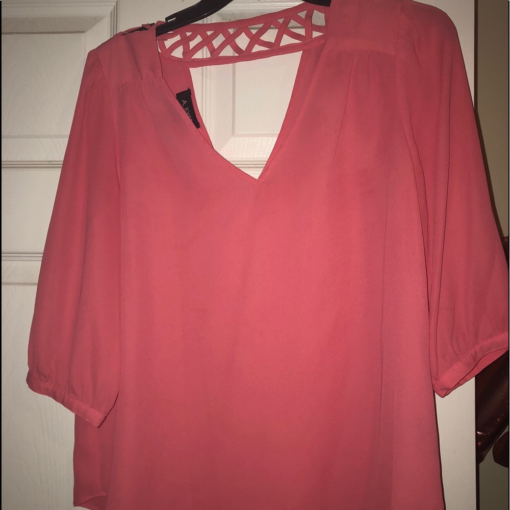 Flowy v neck with detail collar